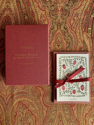 Set Papelería – Caja Burdeos Fresas